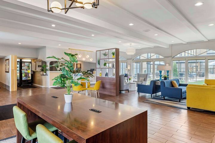 Hotel Interior 4 of 35