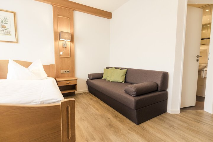 Room 17 of 46