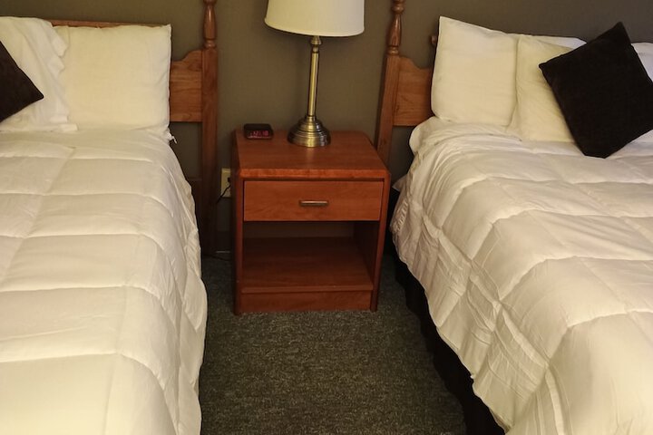 Comfort Double Room 2 Queen Beds (1 of 6)