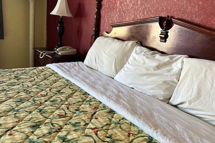 1 King Bed (3 of 12)