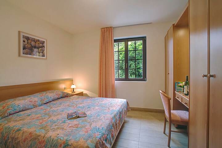 Room 10 of 46