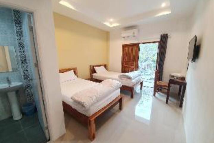 Room 9 of 11