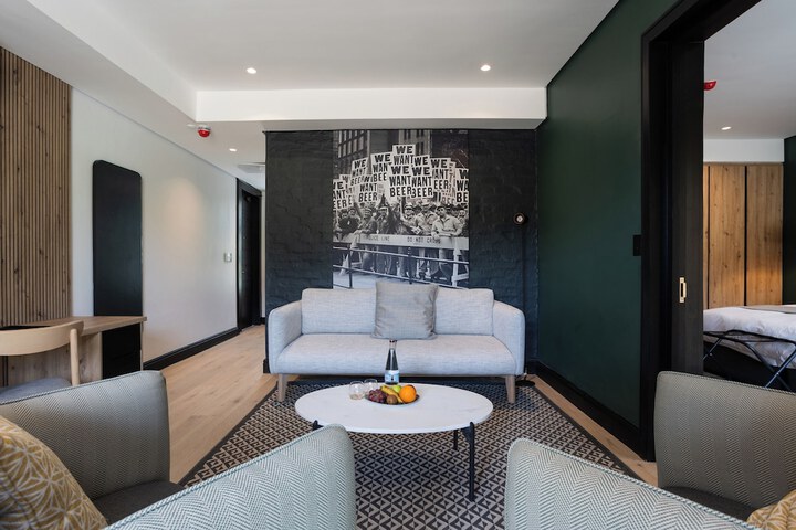 Room 6 of 48