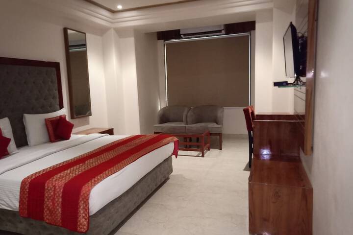Room 4 of 13