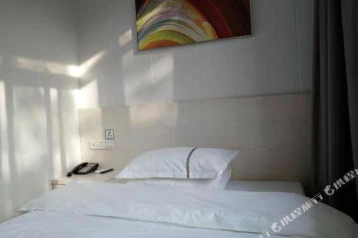 Xiangfu Hotel (Shanghai Guoding Road)