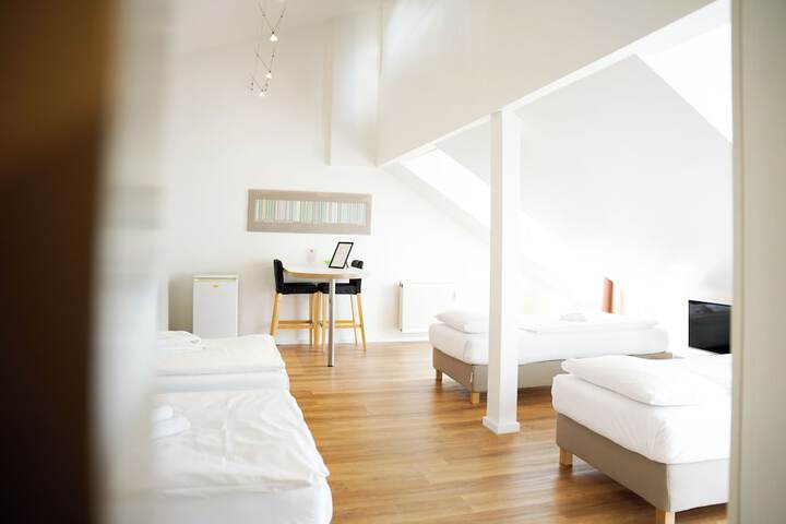 Room 40 of 76