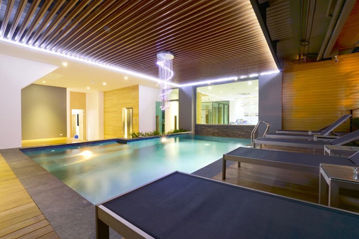 Hotel with Pool