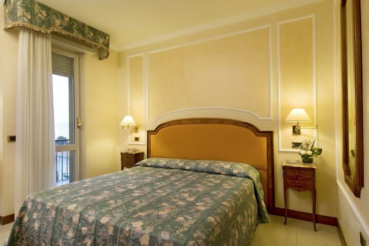 Room 5 of 96
