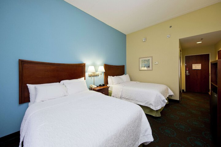 2 Queen Beds Hearing Accessible (2 of 4)