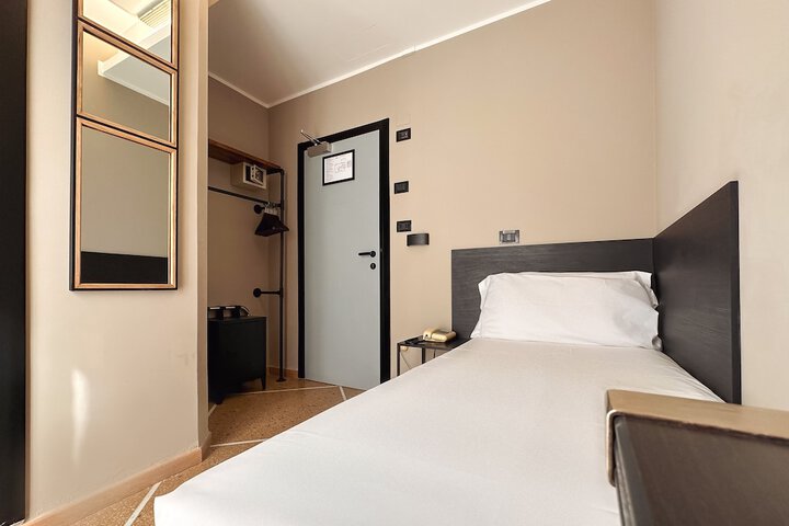 Room 33 of 50