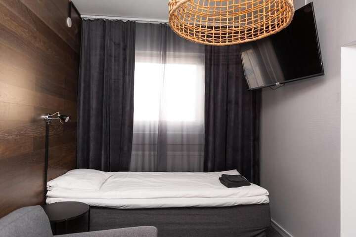 Room 8 of 50