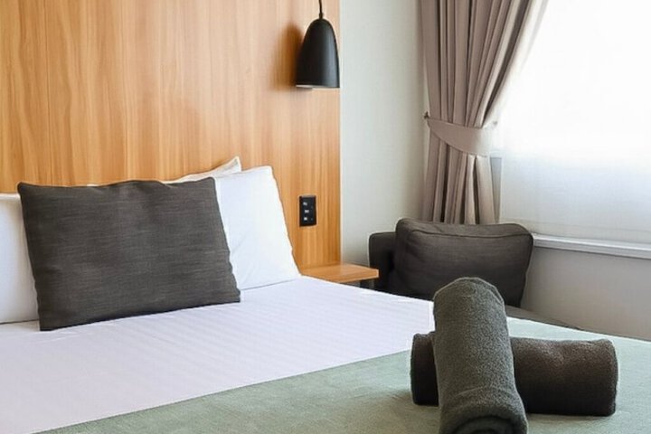 Room 10 of 34