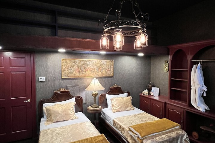 Room 3 of 45