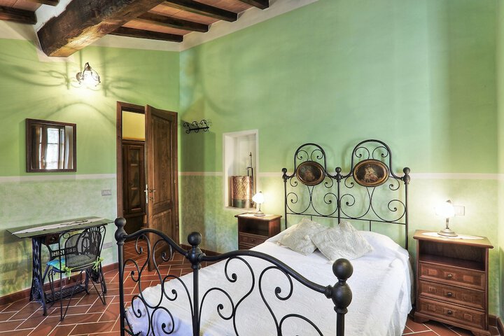 Room 4 of 36