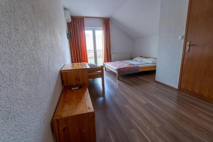 Room 4 of 23