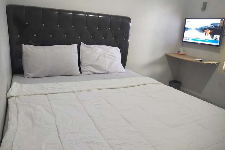 Room 5 of 13