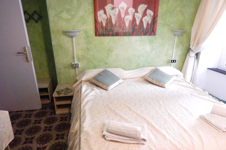 Room 6 of 31
