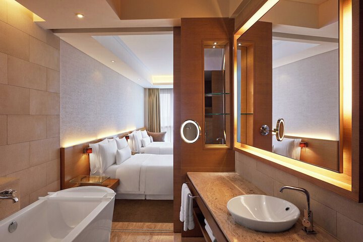 Room 27 of 65