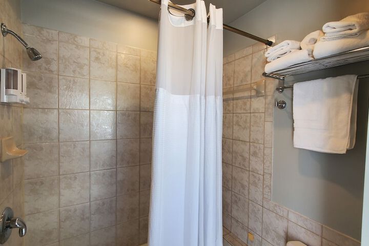 Room 169 of 236