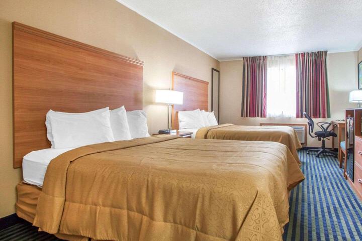 1 Queen Bed (9 of 15)