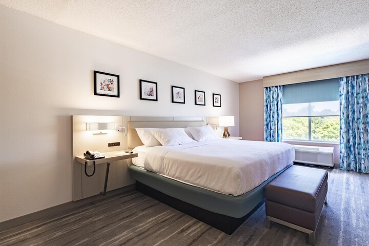Room 8 of 28