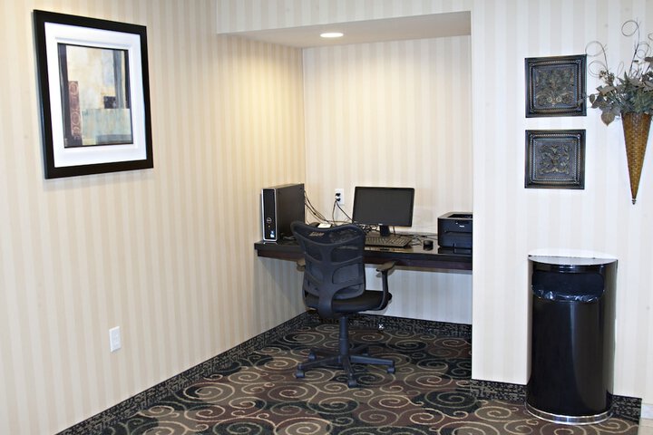 Business Center 35 of 38