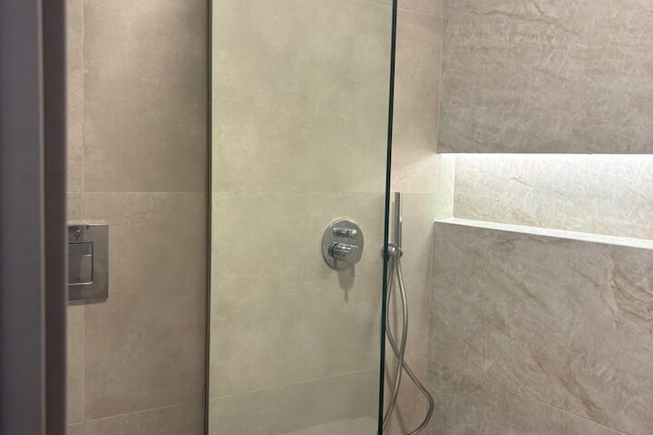 Room 14 of 25