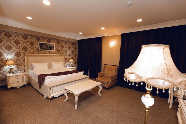 Room 6 of 30