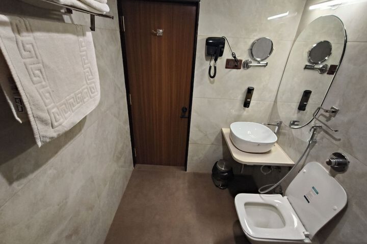 Room 25 of 34