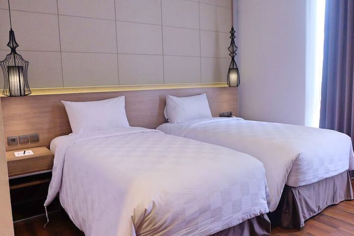 Room 6 of 43