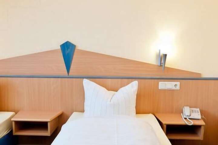 Room 8 of 13