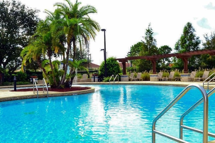 Pool 21 of 28