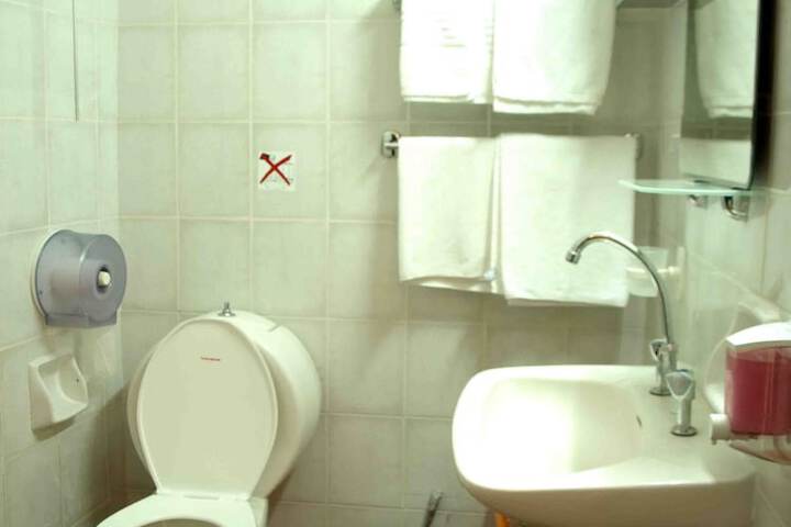 Room 8 of 22