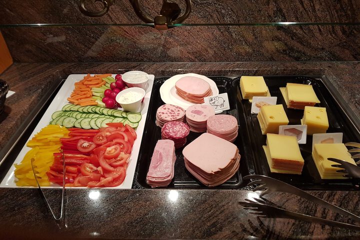 Dining 43 of 76