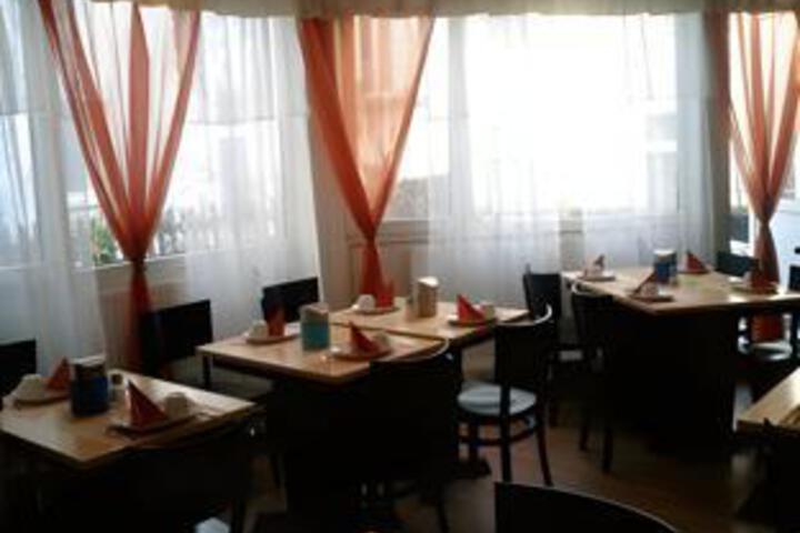 Dining 6 of 23