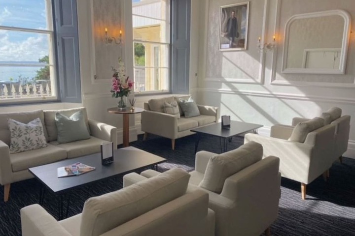 Lounge 57 of 70