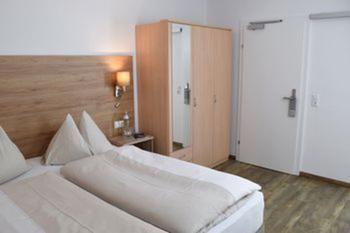 Room 60 of 136