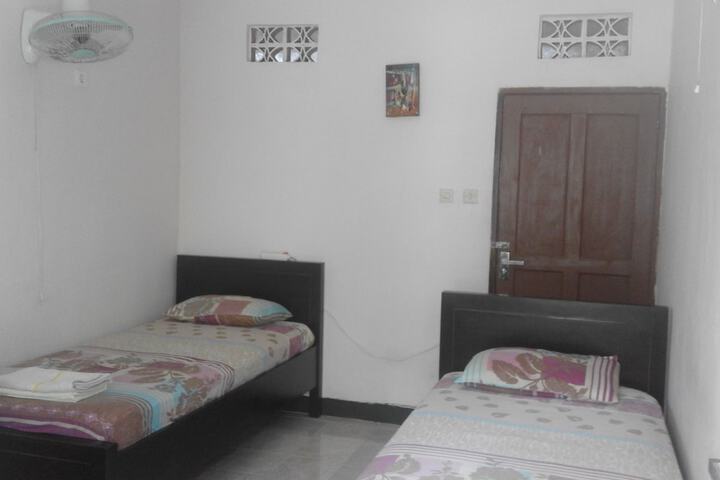 Room 4 of 52