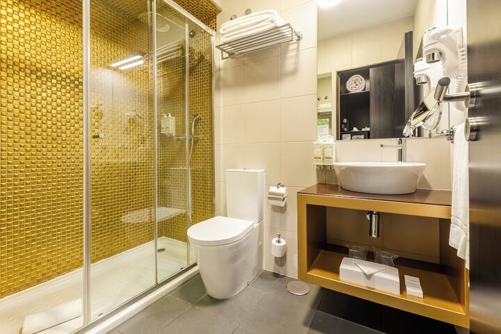 Room 42 of 60