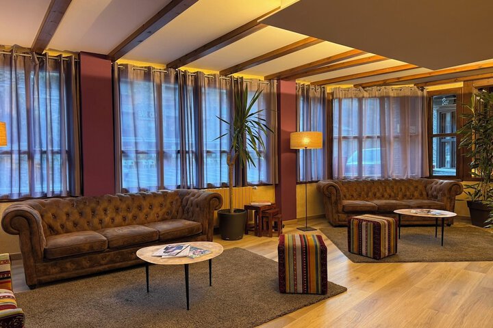 Lounge 50 of 63