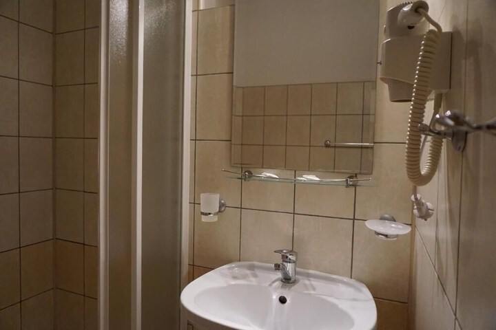 Room 43 of 60