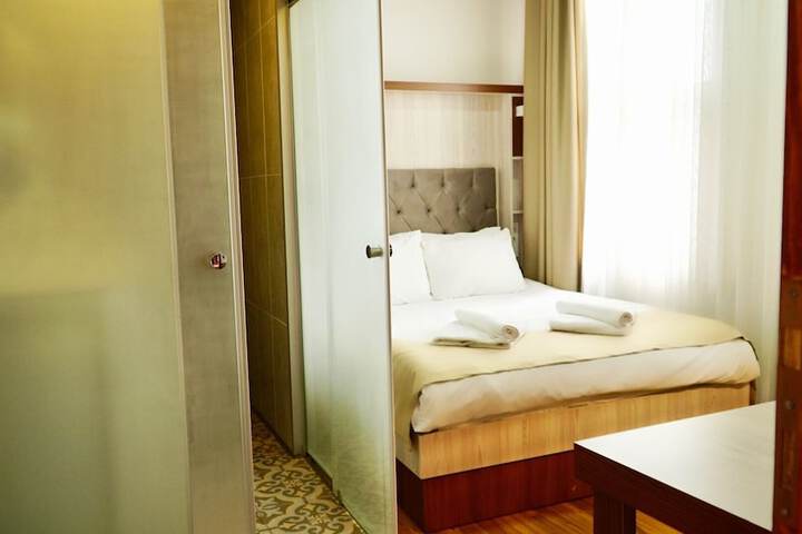 Room 27 of 52