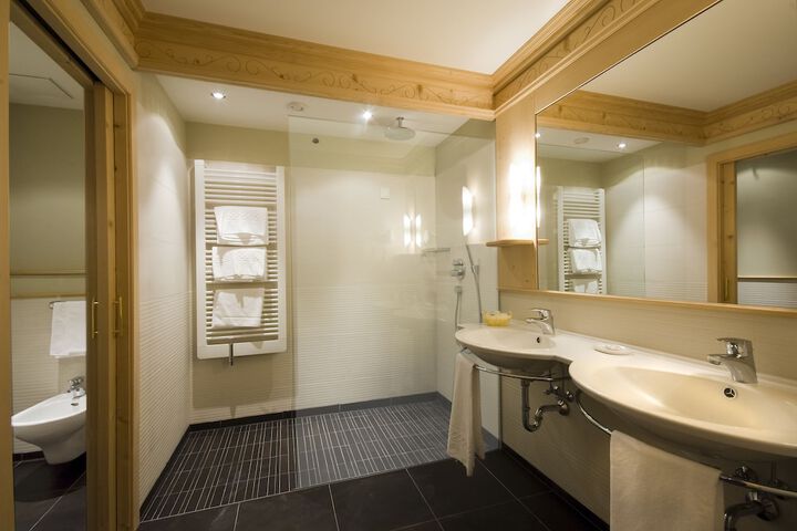 Room 21 of 48