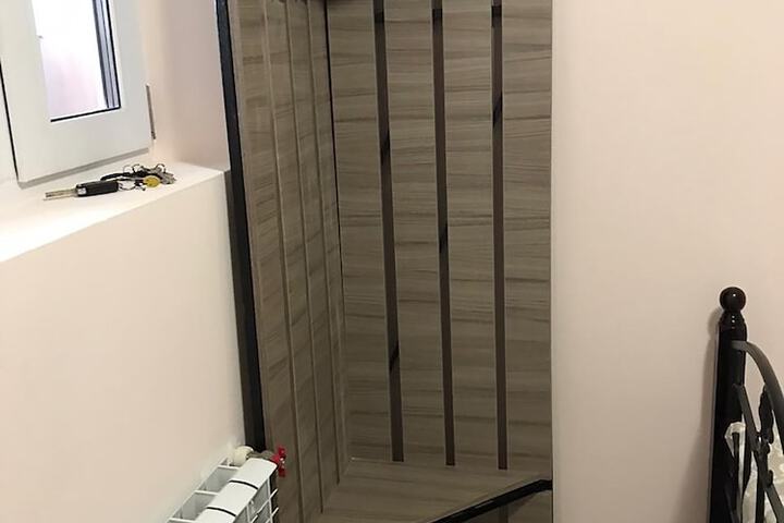 Room 5 of 27