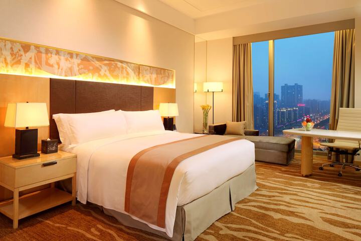 Room 20 of 80