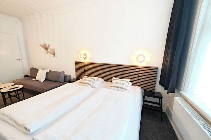 Room 6 of 26