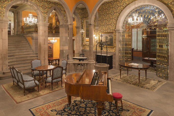 Entrance & Lobby