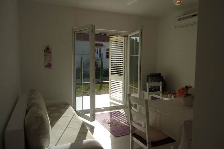 Room 5 of 12