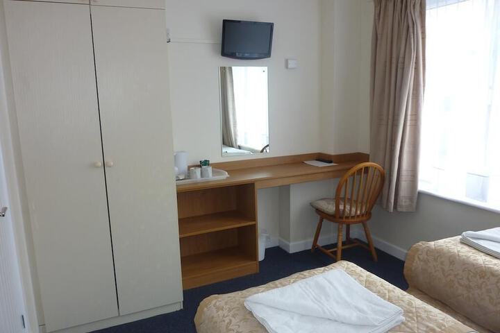 Room 11 of 11