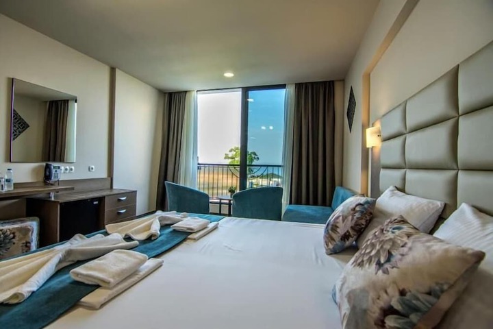 Room 8 of 28